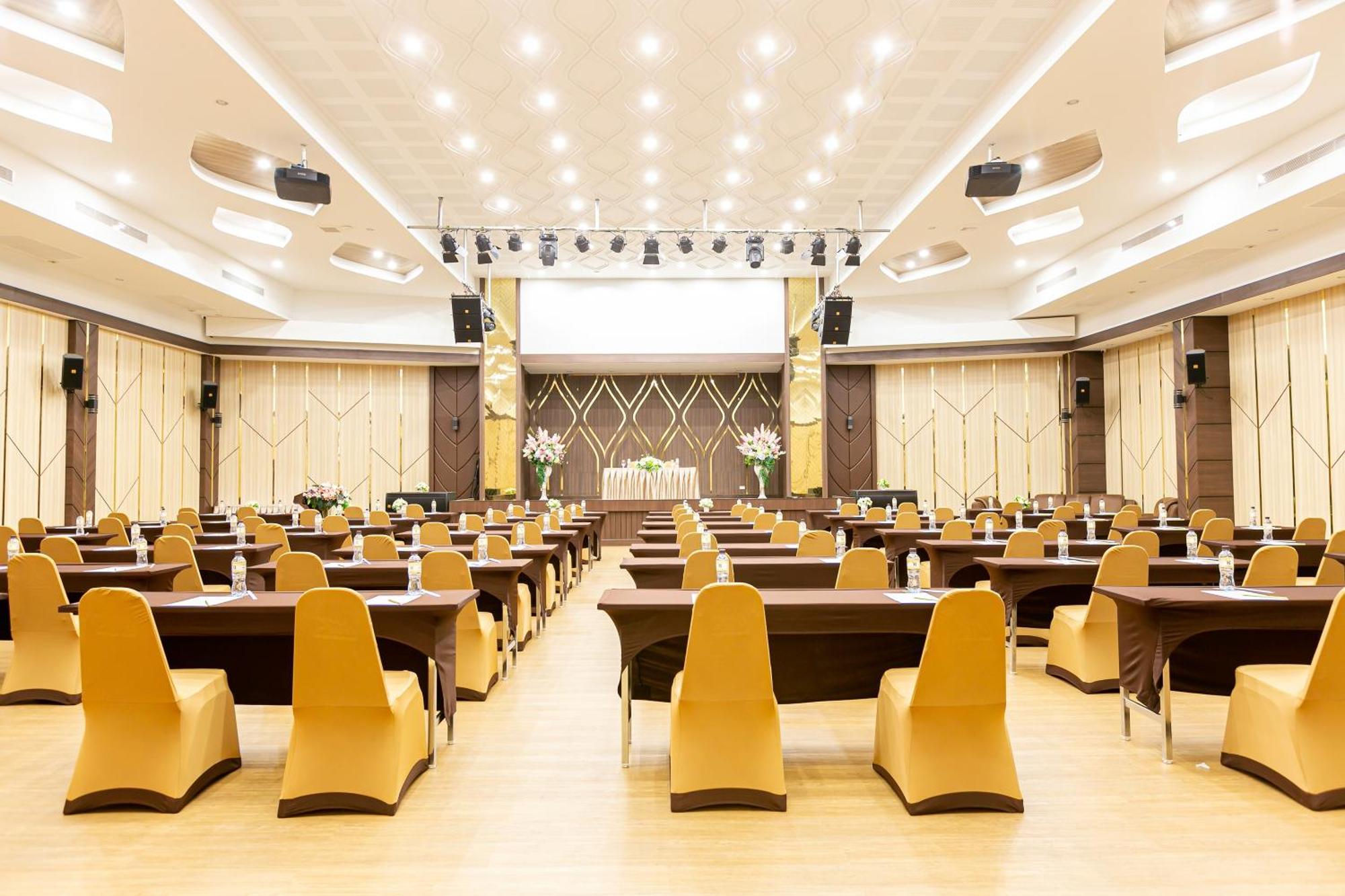 Grand Ratchapruek Hotel Пак-Крет Экстерьер фото
