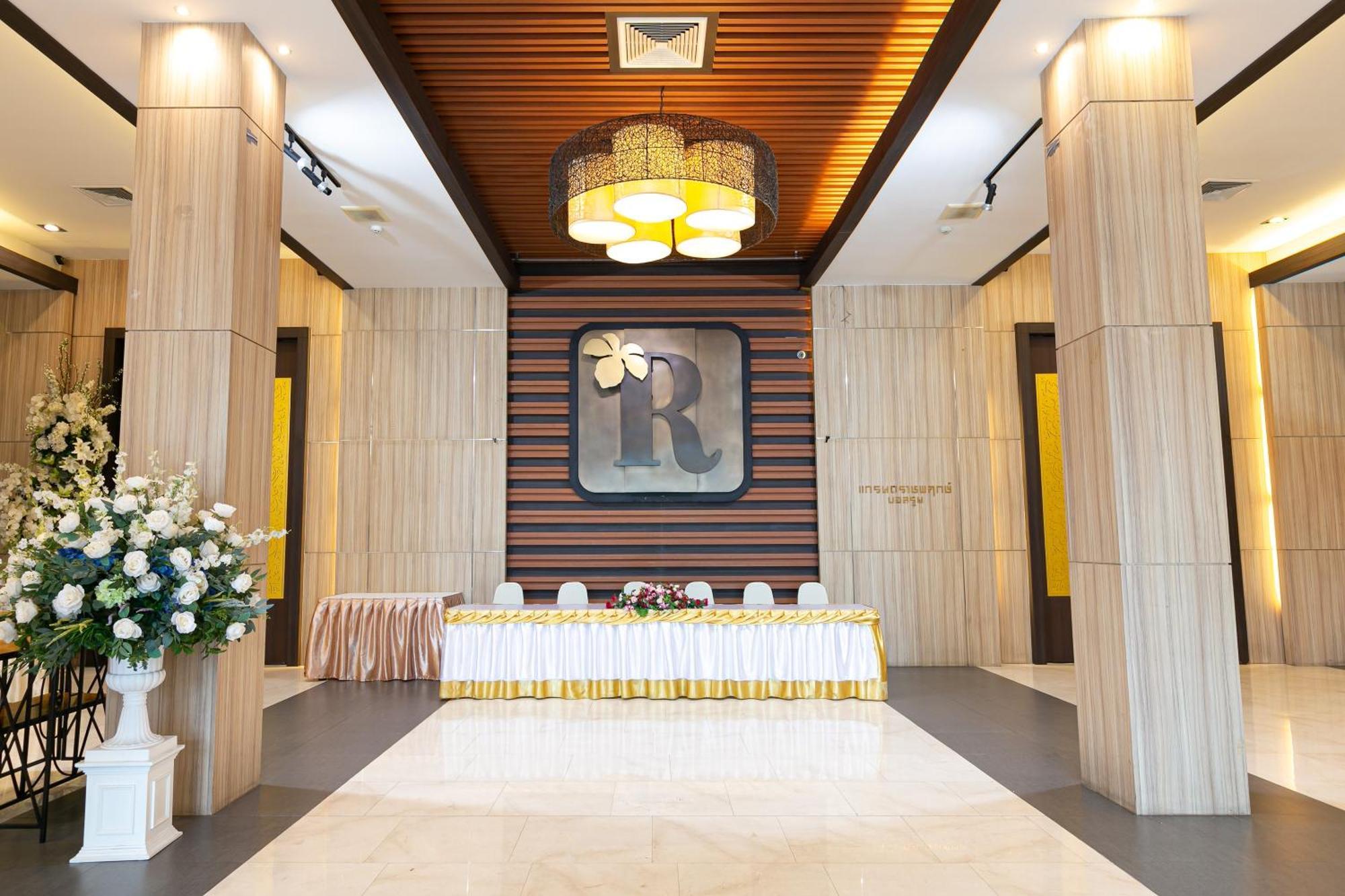 Grand Ratchapruek Hotel Пак-Крет Экстерьер фото