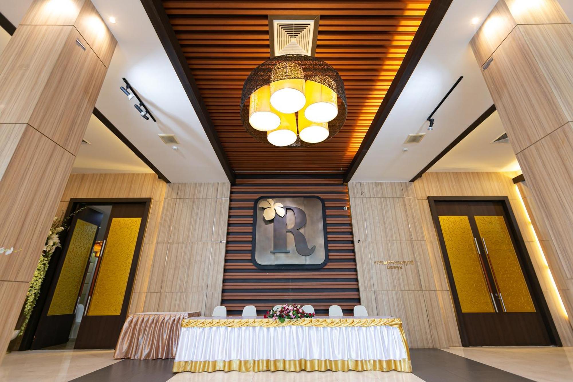 Grand Ratchapruek Hotel Пак-Крет Экстерьер фото
